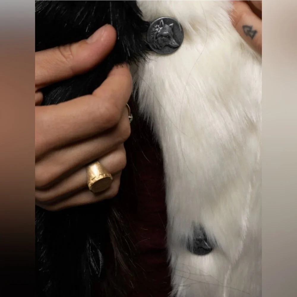 RARE SpiritHoods MOON WOLF Collector's Edition SHAWL Cloak Scarf Secret Pawket - Picture 2 of 12